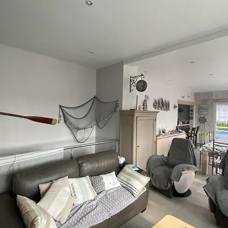 別荘 Family Nest Located In *