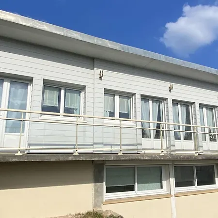 別荘 Family Nest Located In *